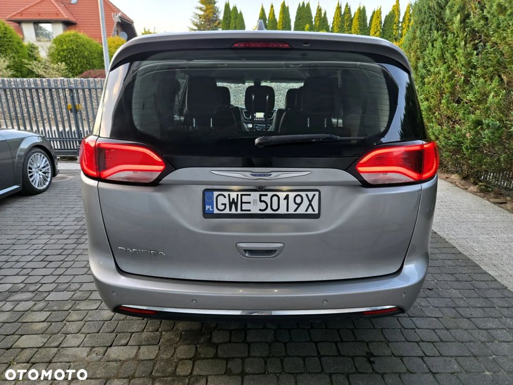 Chrysler Pacifica - 13