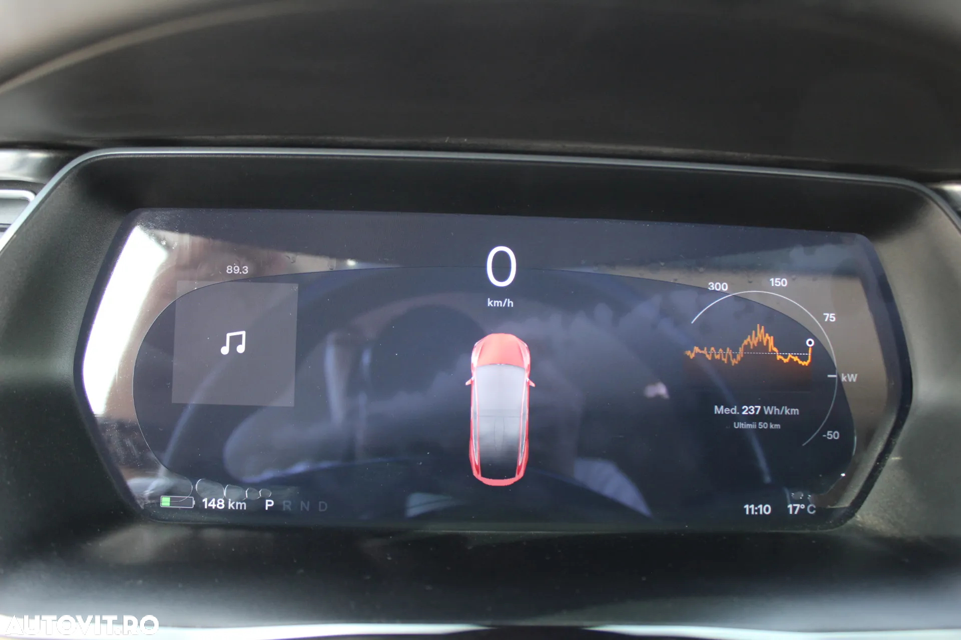 Tesla Model X - 8