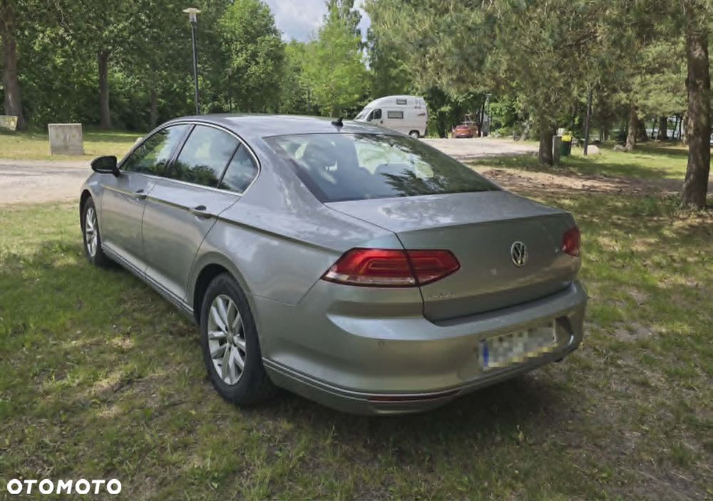 Volkswagen Passat 2.0 TDI SCR Comfortline - 8