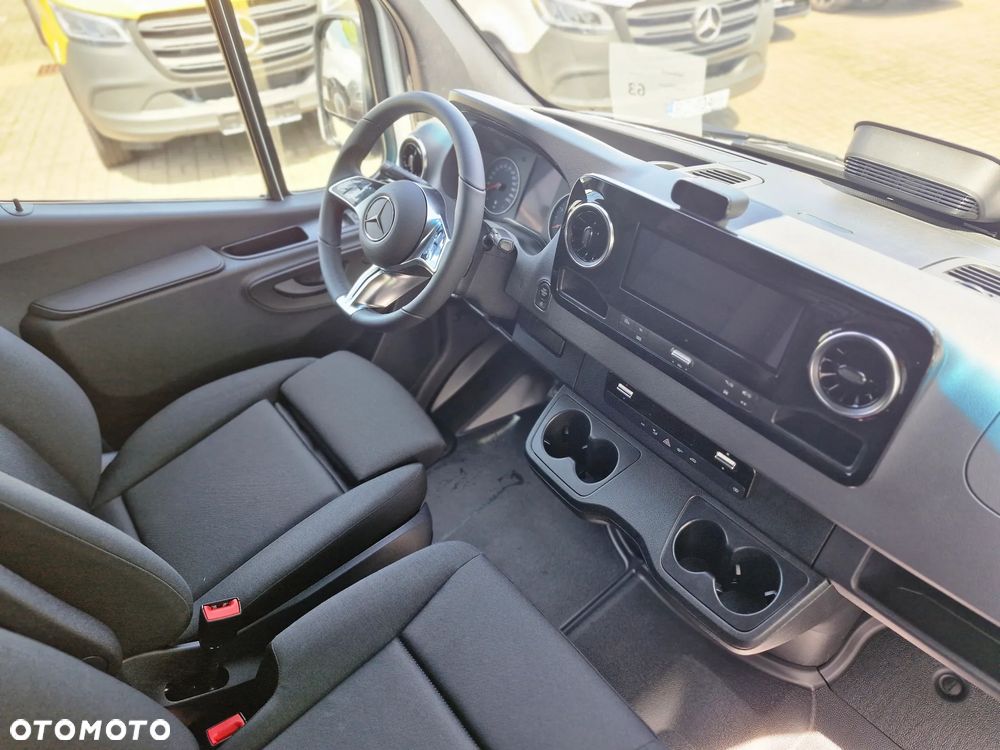 Mercedes-Benz Sprinter - 11