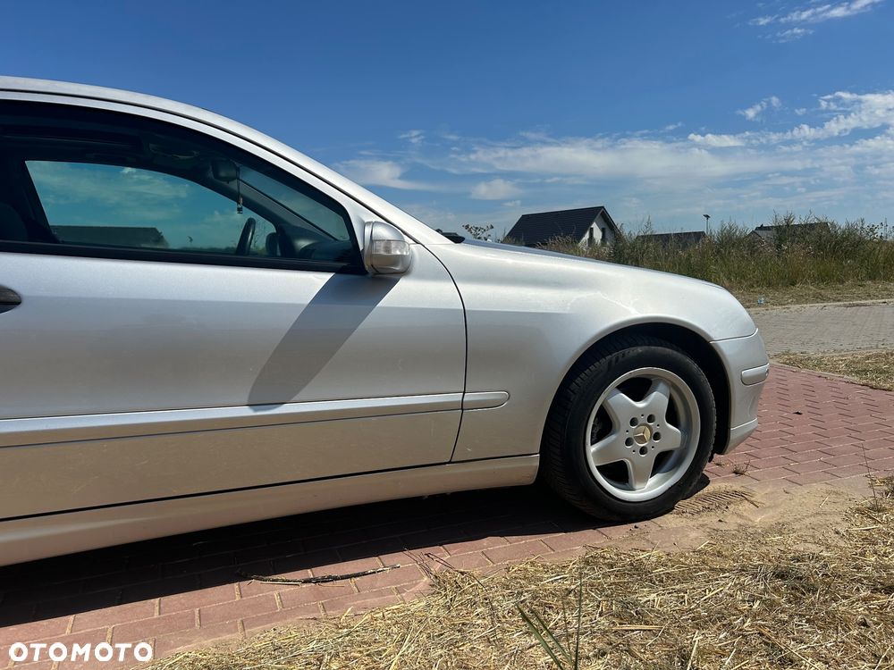 Mercedes-Benz Klasa C 180 Kompressor Automatik - 12