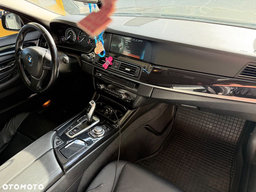 BMW Seria 5 525d xDrive - 6