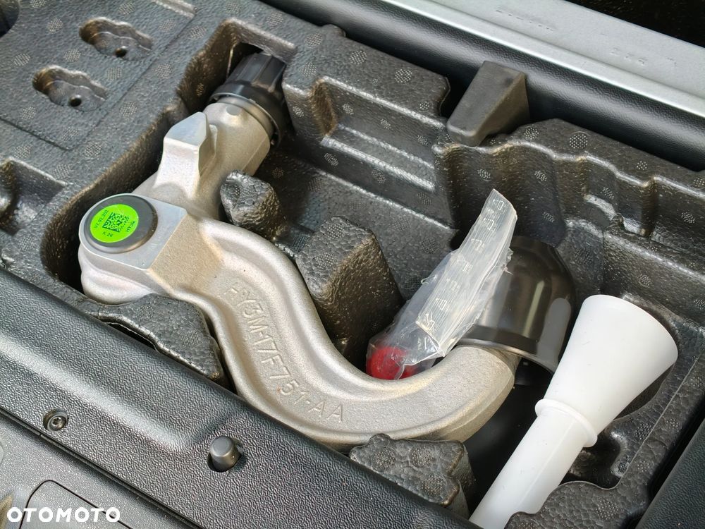 Land Rover Discovery 3.0 D250 mHEV Dynamic SE - 36