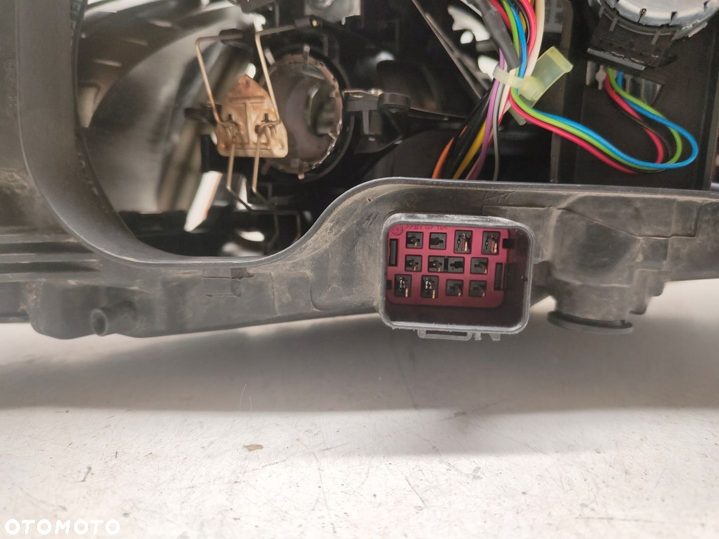 VOLVO S80 V70 II LIFT XENON SKRĘTNY LAMPA PRAWY PRZÓD 31420014 - 8