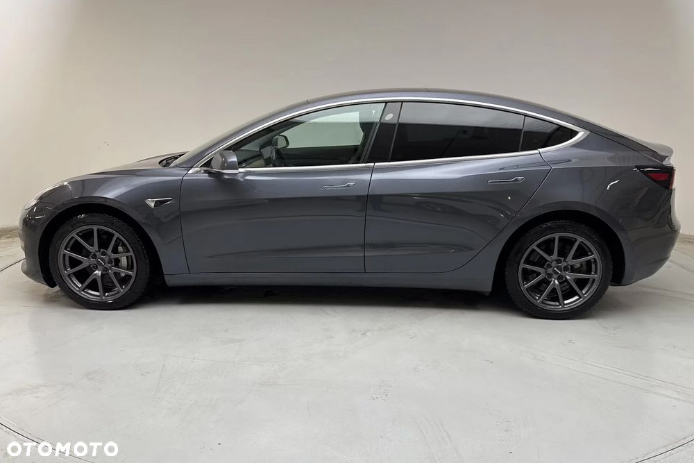 Tesla Model 3 - 3