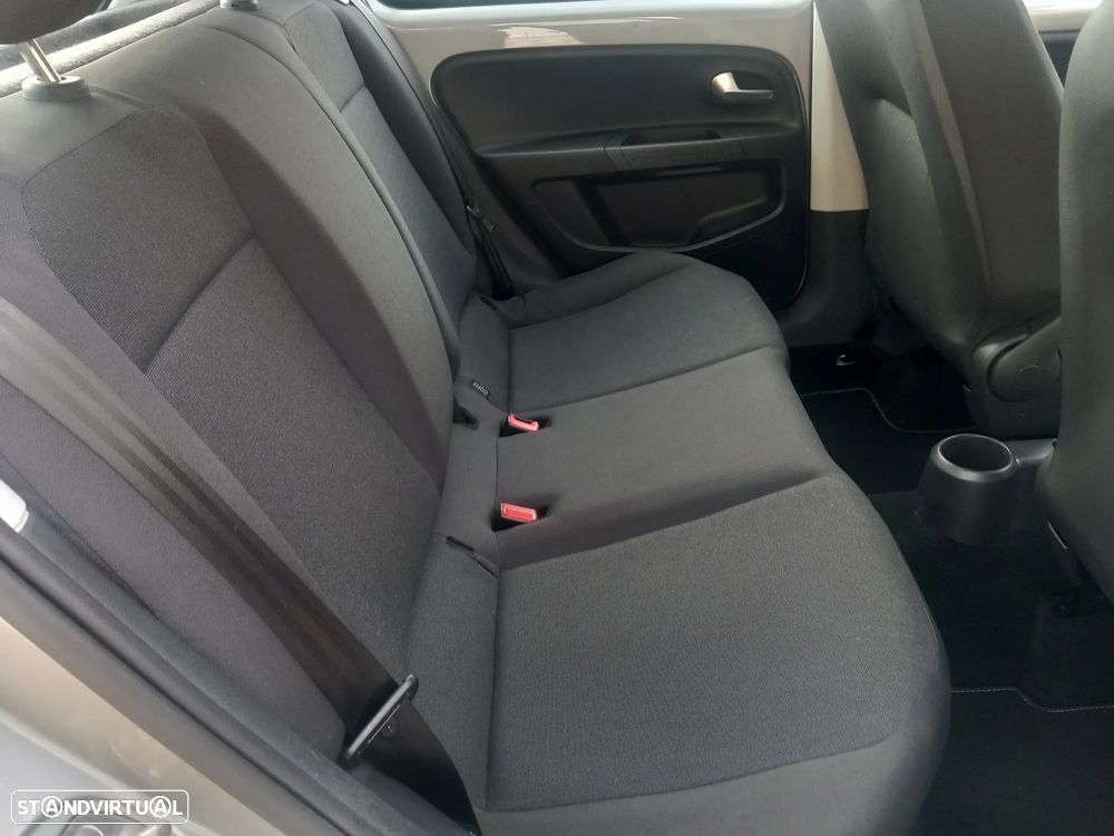 VW Up! 1.0 Move R-Line - 14