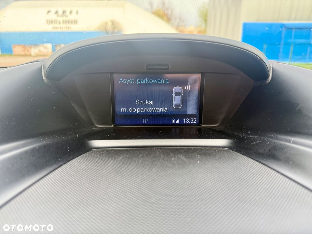 Ford Kuga 2.0 TDCi 2x4 Titanium - 25