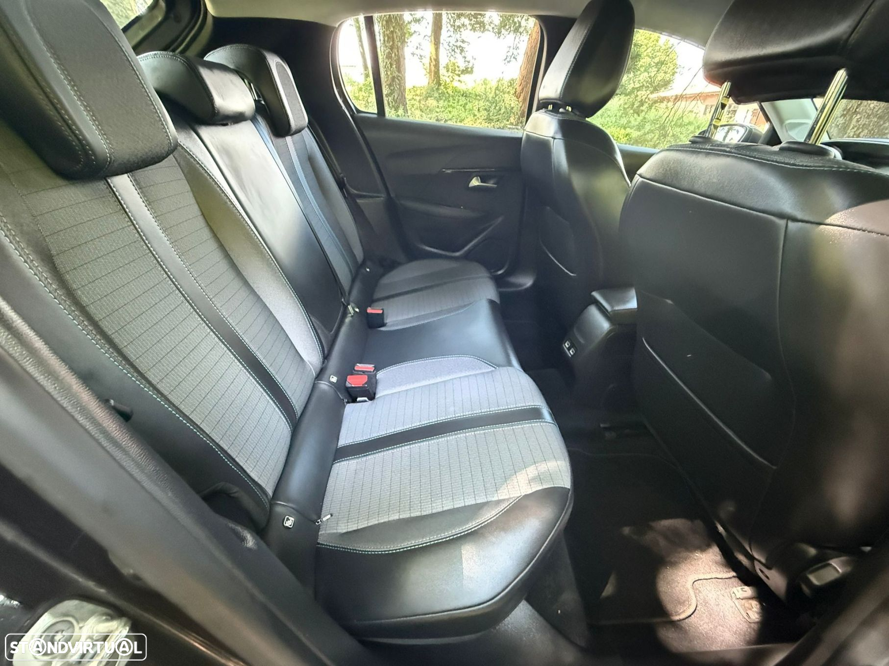 Peugeot 208 1.2 PureTech Allure Pack EAT8 - 13