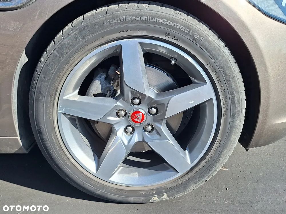 Jaguar XE 2.0 D Prestige - 11