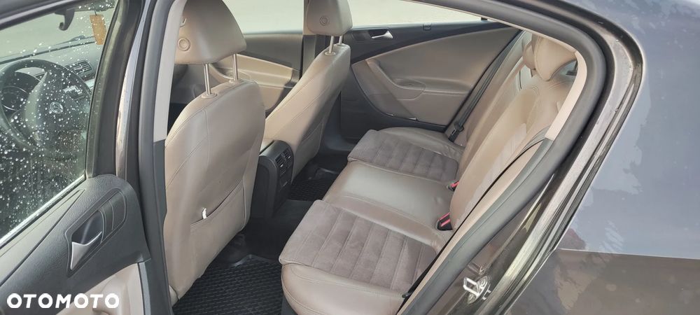 Volkswagen Passat 2.0 TDI DPF Highline DSG - 13