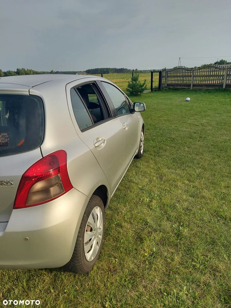 Toyota Yaris - 12