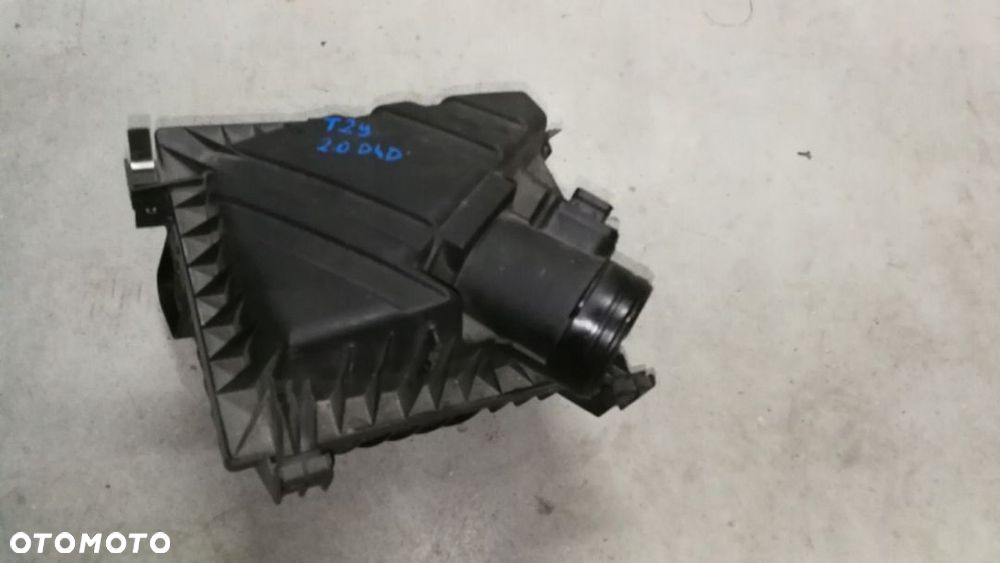 Obudowa filtra powietrza 2.0 d4d Avensis t29 15-