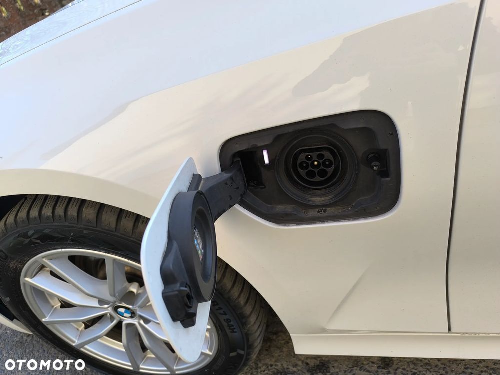 BMW Seria 3 330e iPerformance Sport Line - 25