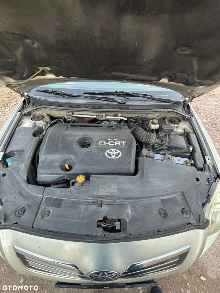 Toyota Avensis - 12