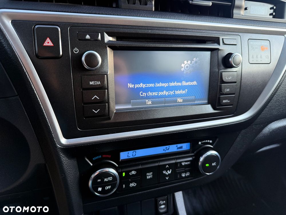 Toyota Auris 1.6 Premium Comfort - 8