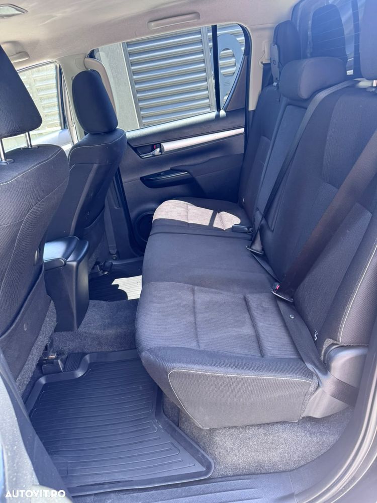 Toyota Hilux 4x4 Double Cab A/T Invincible - 11