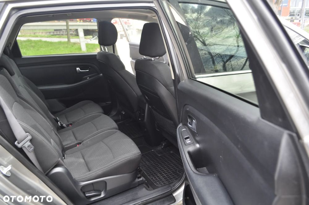 Kia Carens 1.6 GDI Dream Team Edition - 14