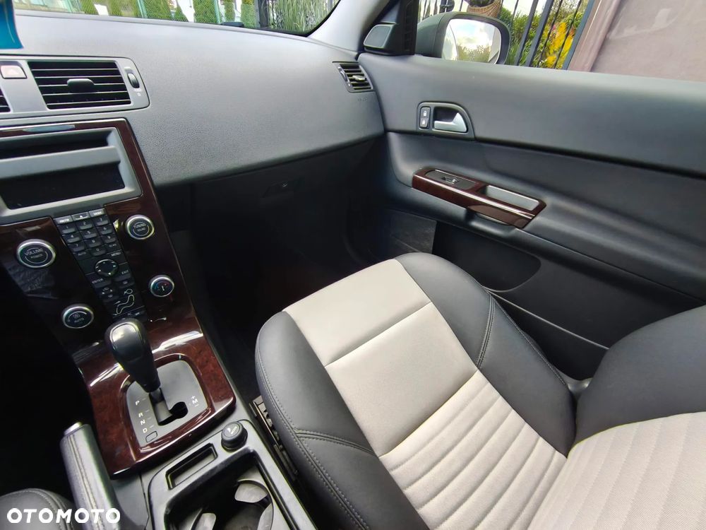 Volvo C30 2.0D Powershift Momentum - 19