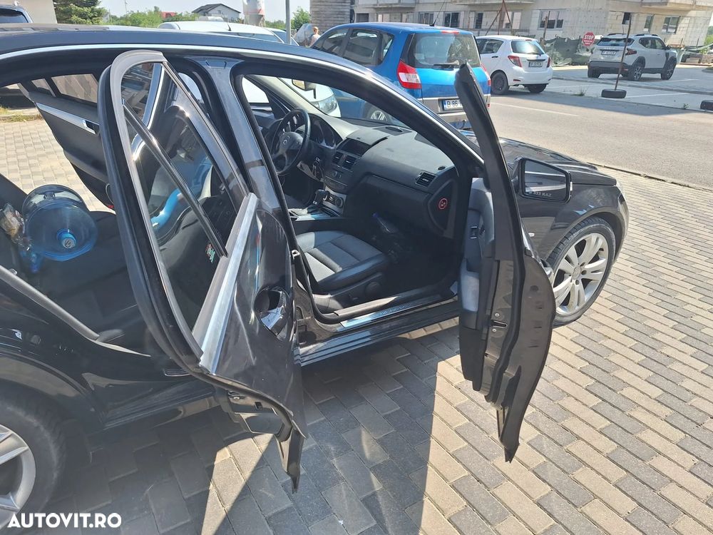 Mercedes-Benz C 180 CGI Automatik BlueEFFICIENCY - 12