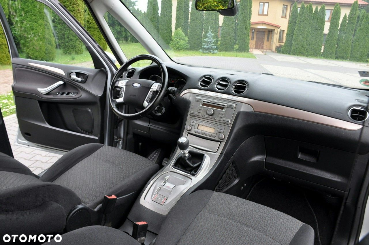 Ford Galaxy - 25