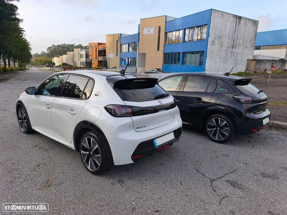Peugeot e-208 GT+ - 4