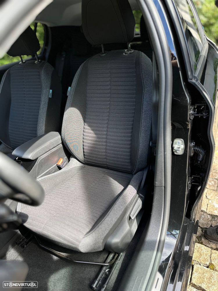 Peugeot e-208 - 12