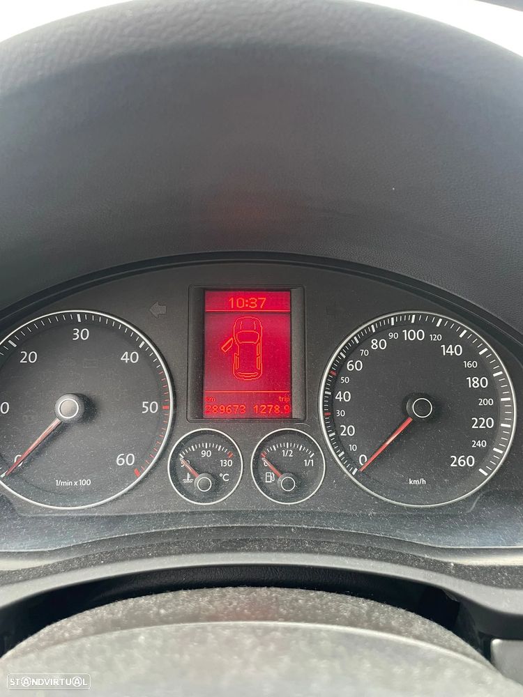 VW Golf 2.0 TDi Confortline - 6