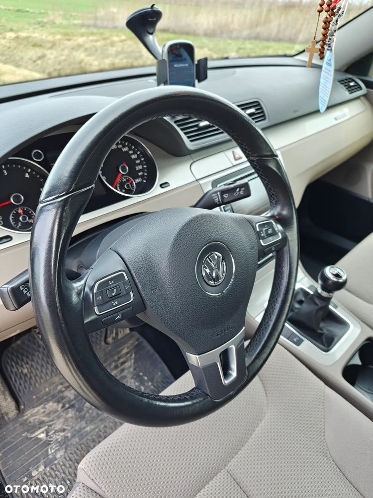 Volkswagen Passat 2.0 TDI Perfectline R-Style - 21