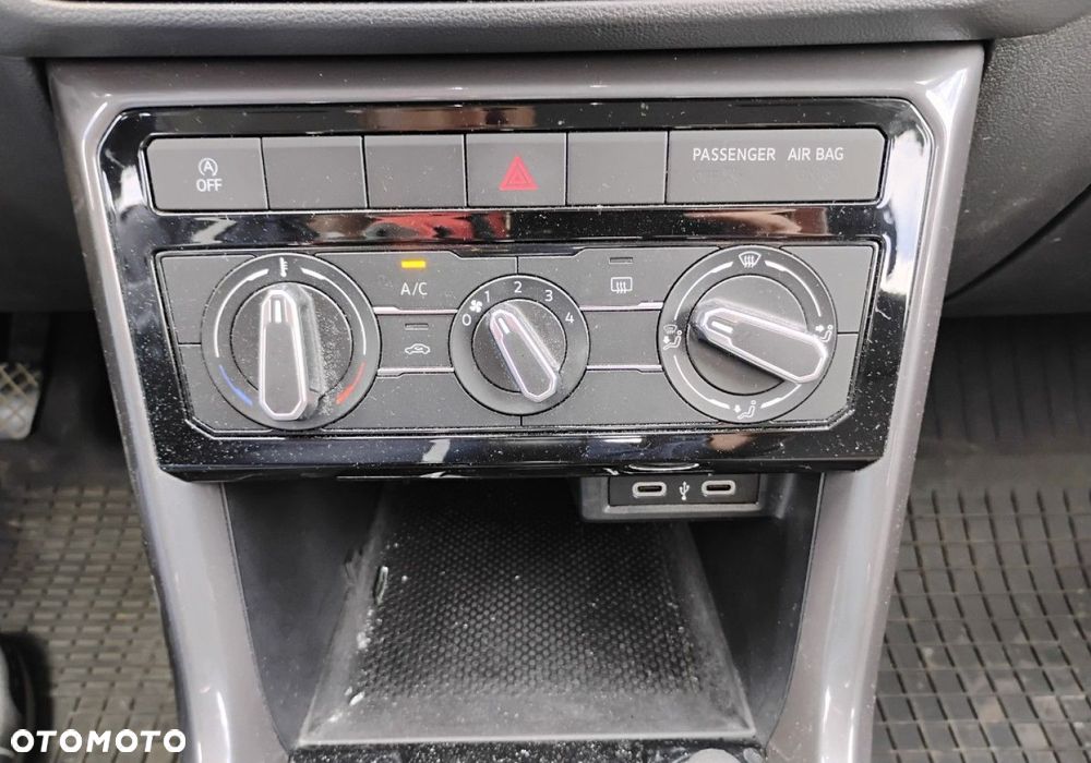 Volkswagen T-Cross - 17