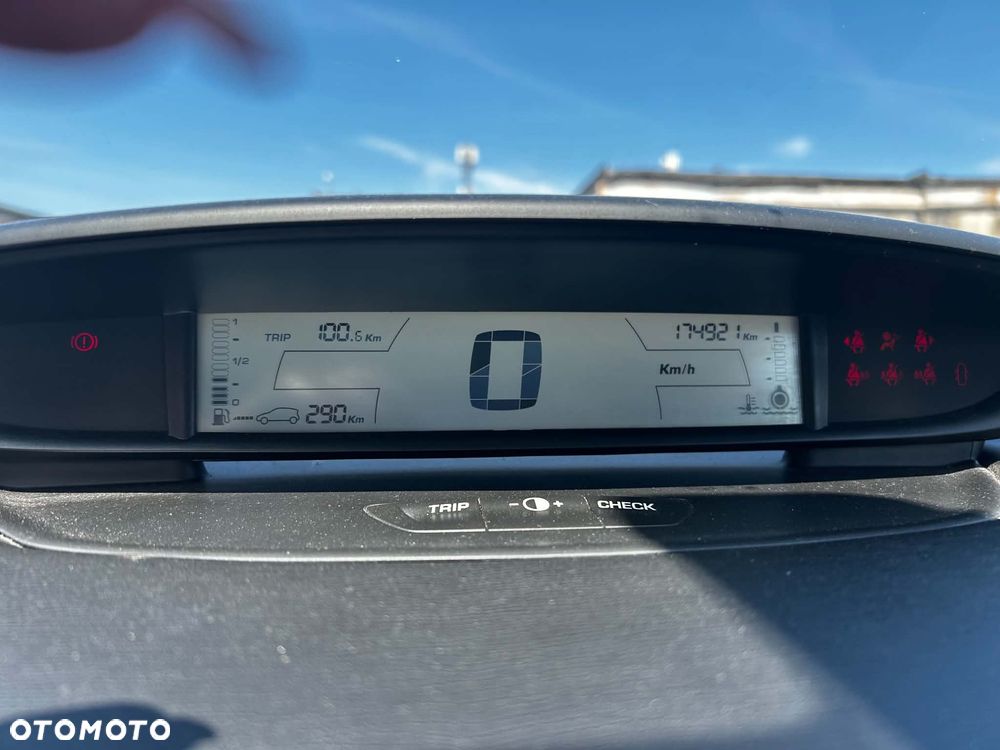 Citroën C4 1.6 16V VTR Pack - 6