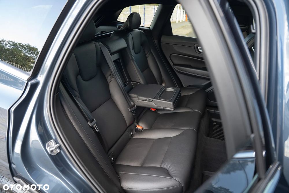 Volvo XC 60 B4 D AWD Geartronic Inscription - 35