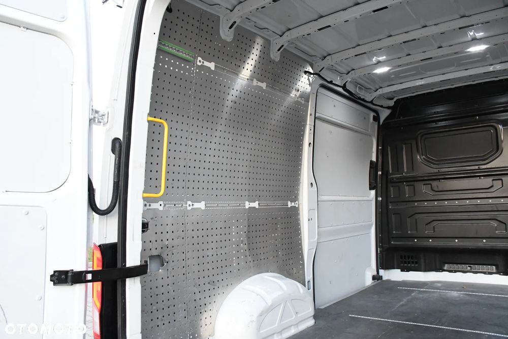 Volkswagen Crafter - 11