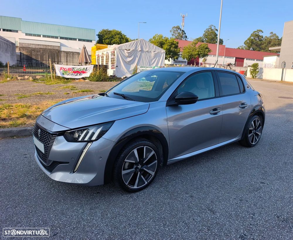 Peugeot e-208 GT