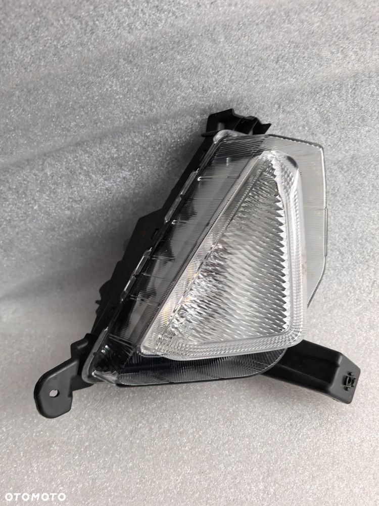 Hyundai i20 III Lampa do jazdy dziennej DRL prawy halogen przeciwmgielny 92208Q0100