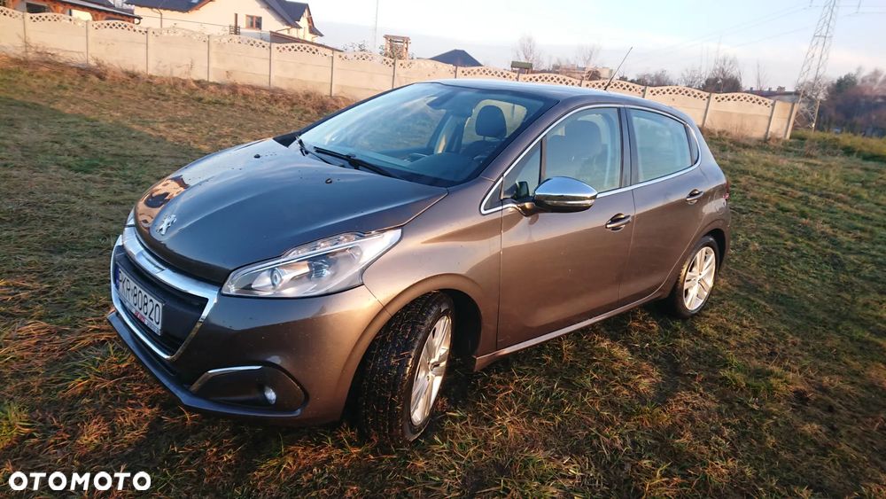 Peugeot 208 - 1