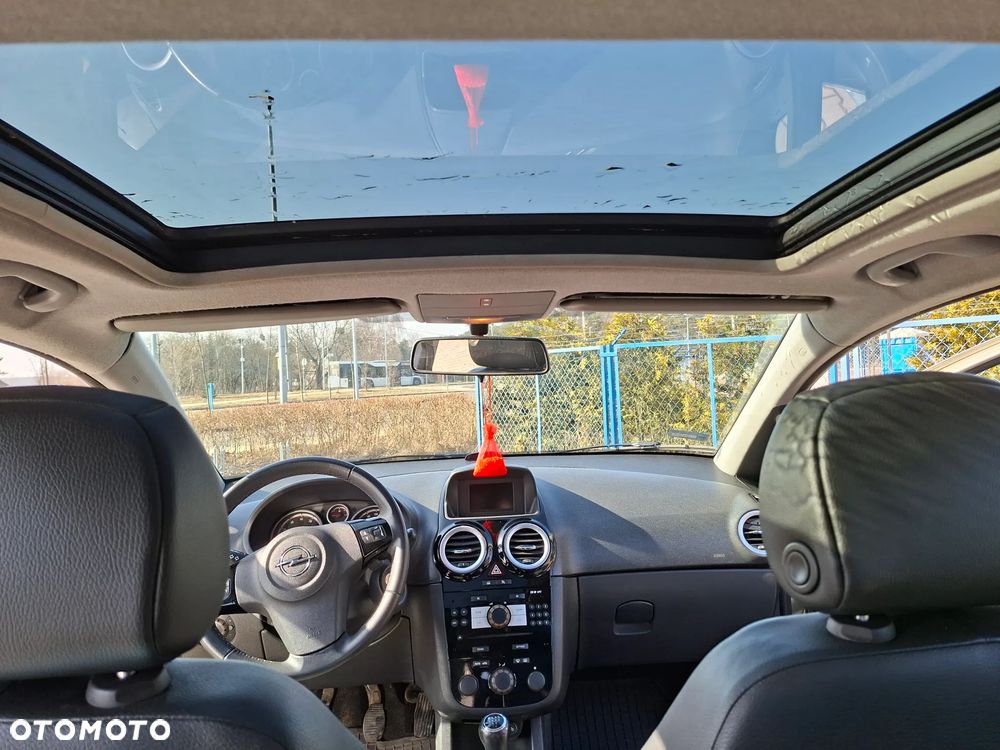 Opel Corsa 1.2 16V Cosmo - 11