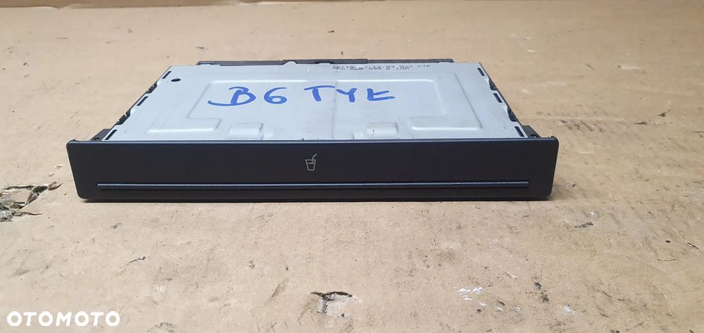 Uchwyt na kubki tył podłokietnik VW Passat B6 8P0885995B - 2