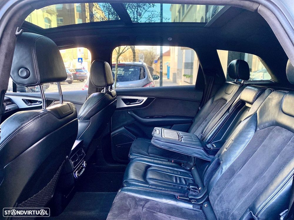 Audi Q7 3.0 TDI quattro S-line Tiptronic 7L - 36
