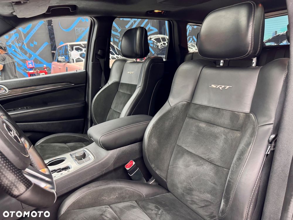Jeep Grand Cherokee - 35