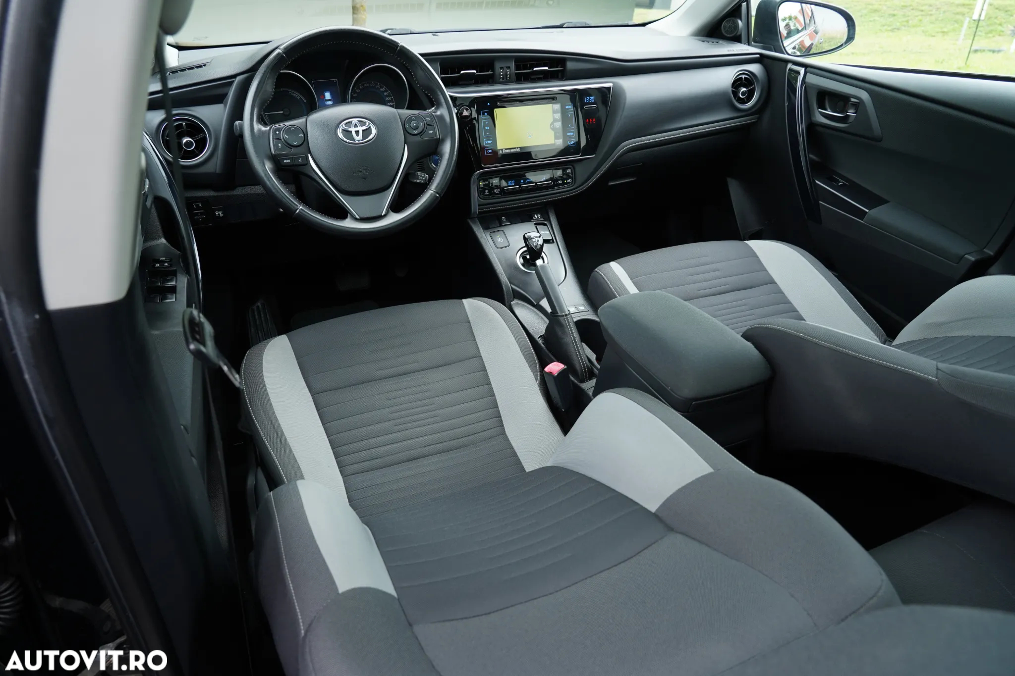 Toyota Auris 1.8 L VVT-i Hybrid Sol + - 10