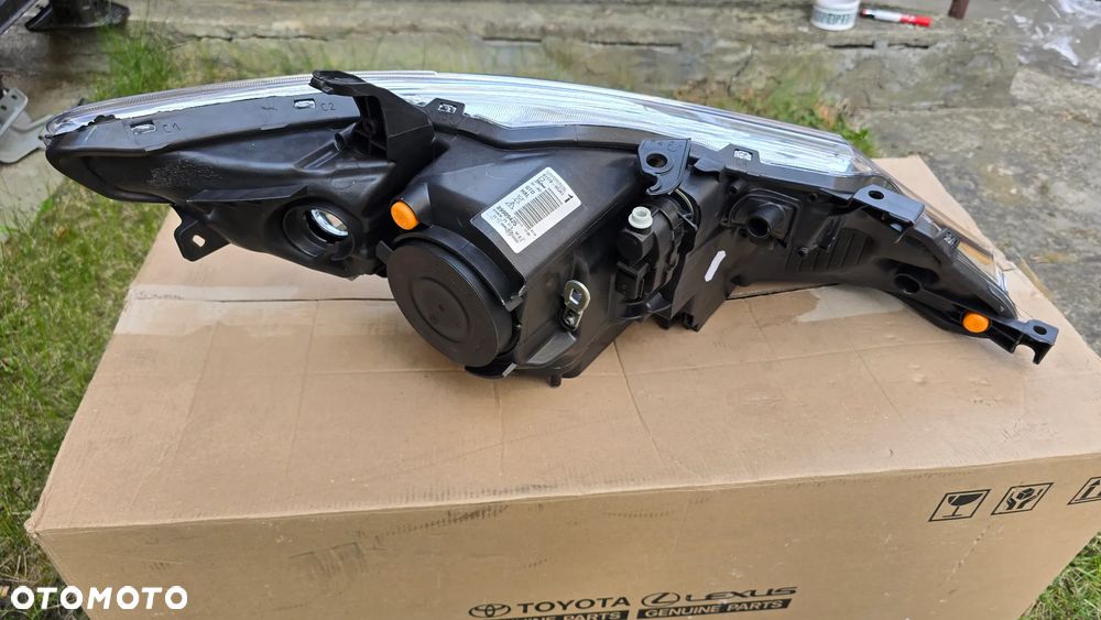 Toyota Auris II 12-15 Lampa Przód Lewa Zwykła z LED DRL Oryginał Europa Nowa - 4