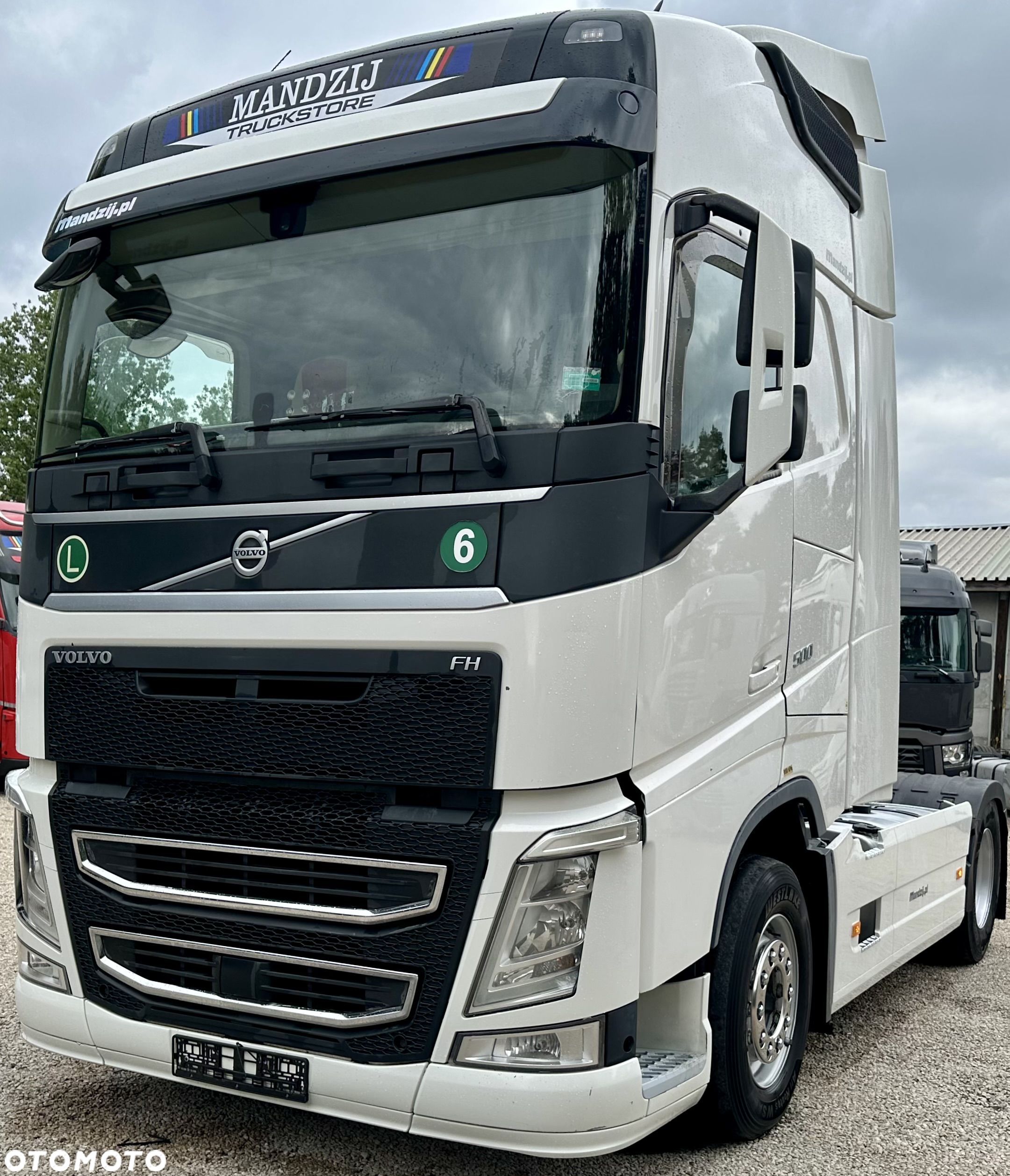 Volvo FH500 GLOB XL AUTOMAT FULLSPOJLERY KLIMA SKÓRA LED LODÓWKA 2xALUTANK EURO 6 2015r ŁADNY - 1