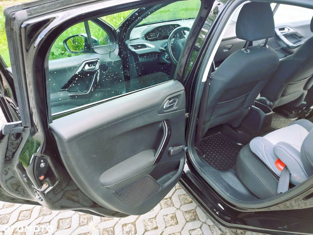 Peugeot 208 PureTech 82 Allure - 6