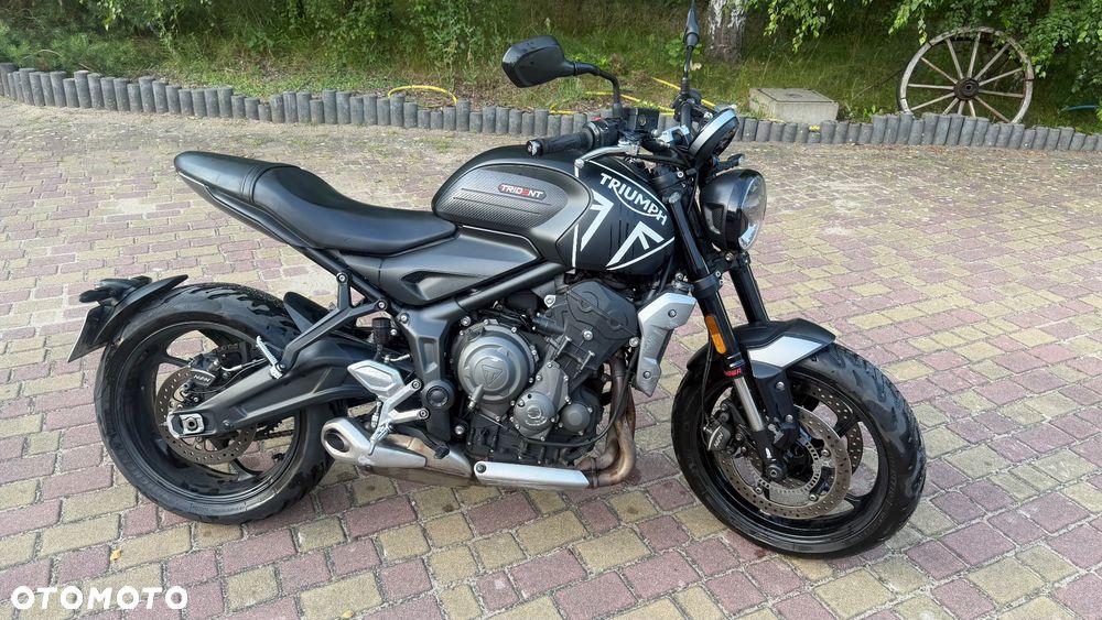 Triumph Trident - 1