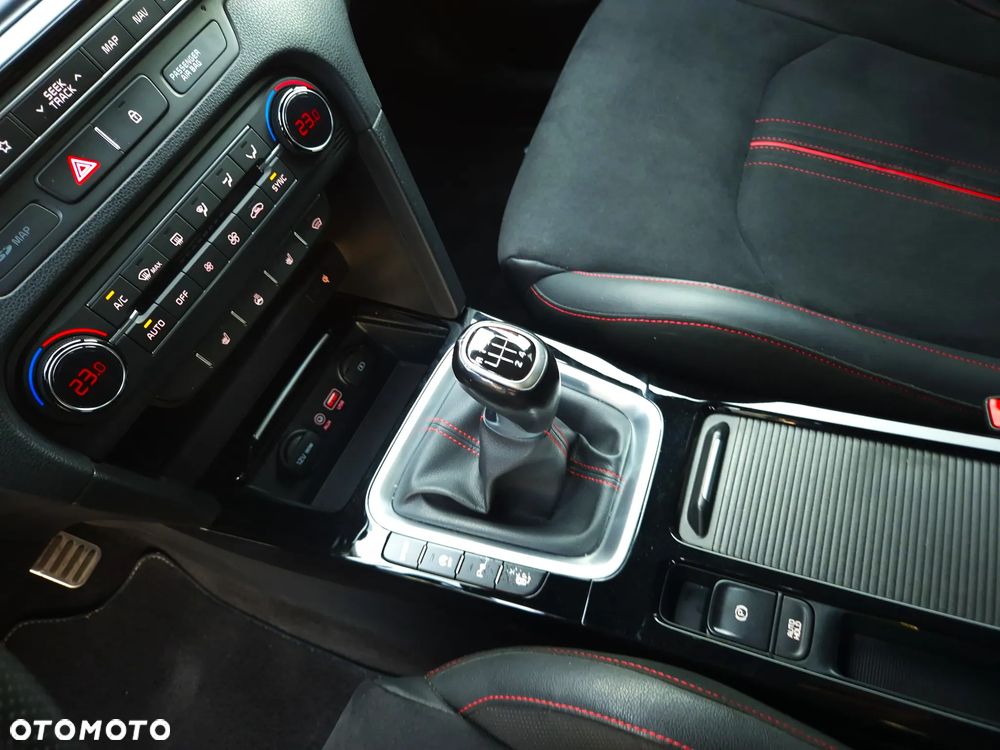 Kia Ceed 1.6 T-GDI GT - 17