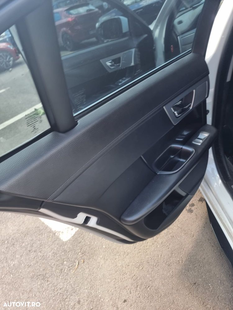 Jaguar XF 2.2D Luxury - 11