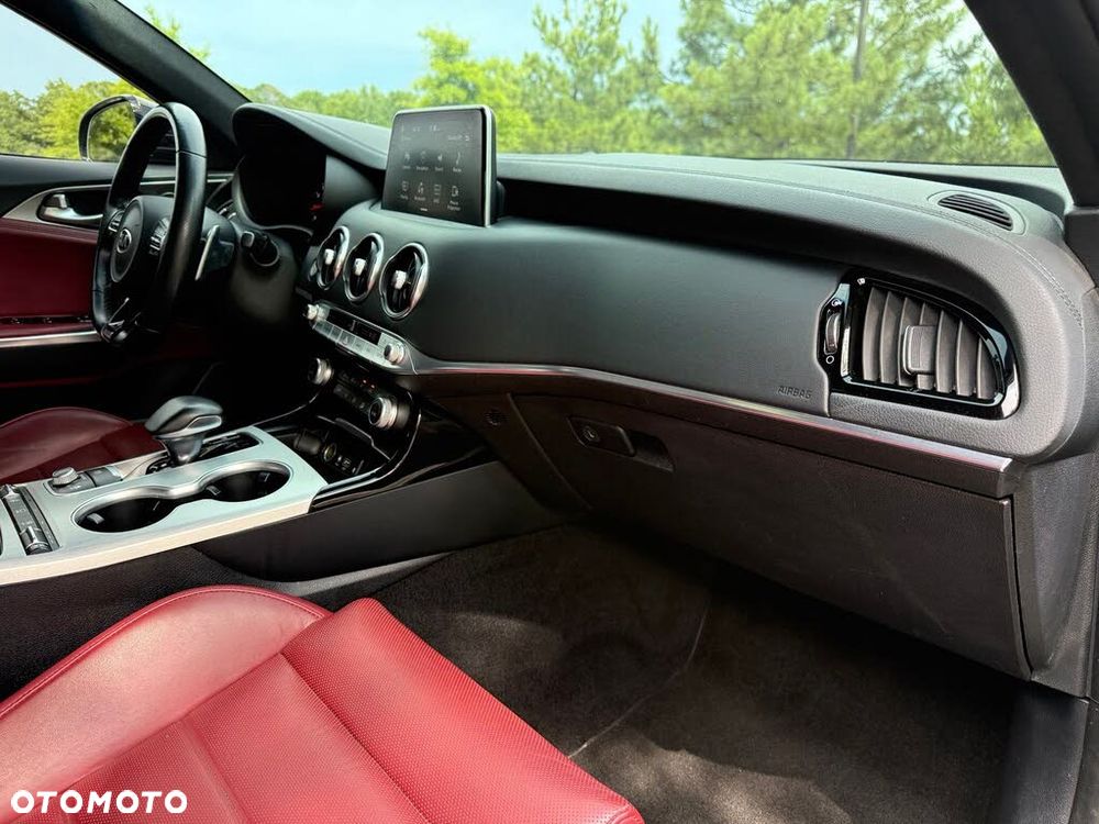 Kia Stinger - 15