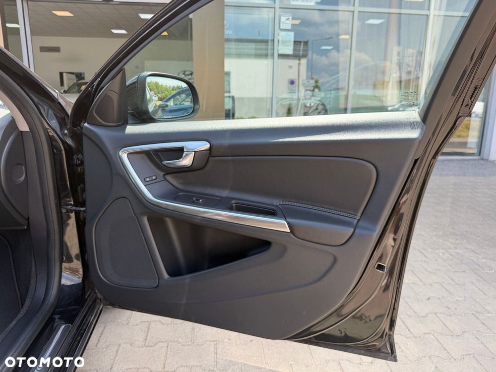 Volvo S60 T3 Drive-E Kinetic - 28