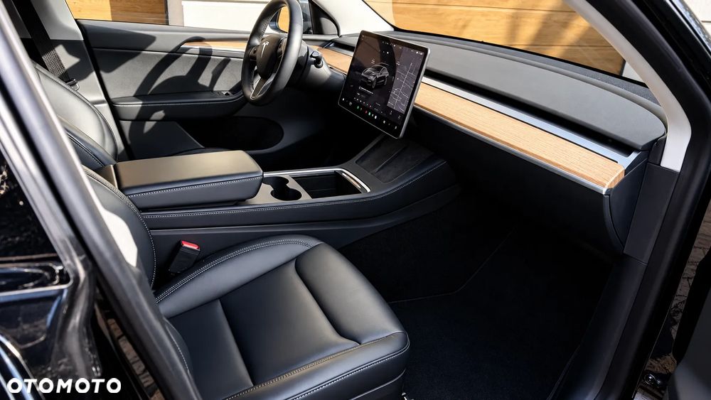 Tesla Model Y Performance AWD - 15