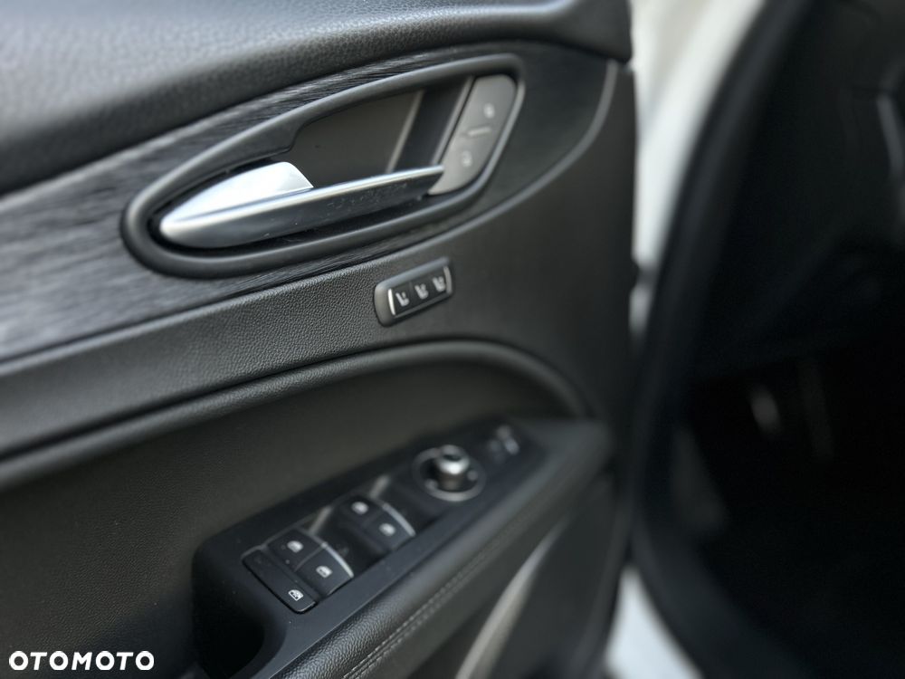 Alfa Romeo Stelvio - 16